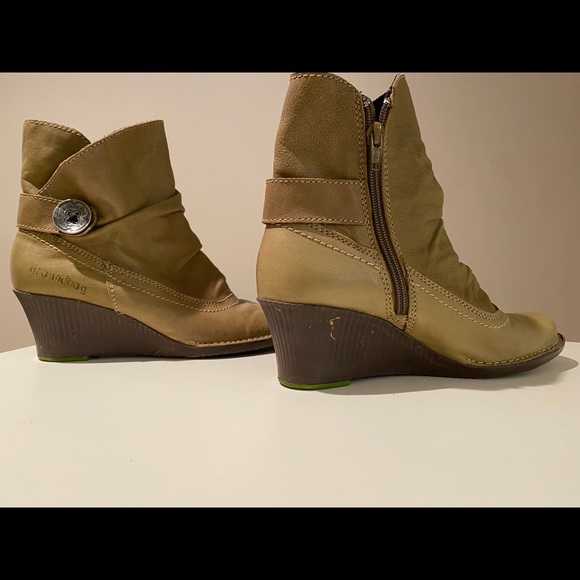 Fall Leather boots ladies size 7. Pea green. By Grasshopper. - Picture 1 of 8